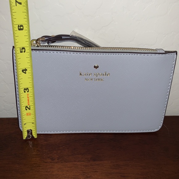 KATE SPADE NEW YORK CEDAR STREET BRAND NEW LIGHT GREY LEATHER WRISTLET - Picture 9 of 11